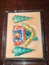 Load image into Gallery viewer, Clamshells - Designs may vary
