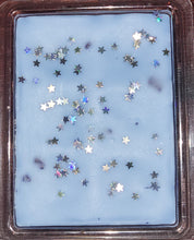 Load image into Gallery viewer, Clamshells - Designs may vary
